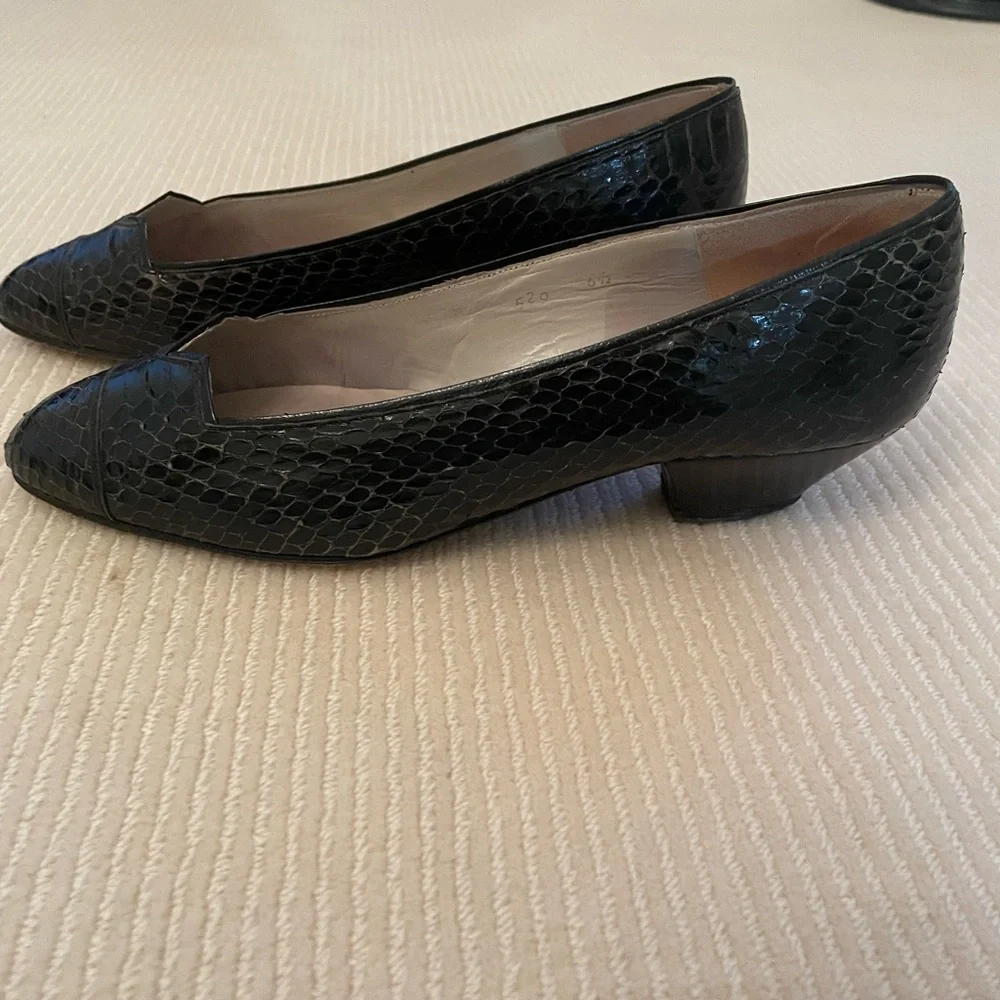 Lanvin Women’s Black Low Heel Snake Skin Design Shoe size 6 1/2